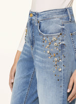 Laden Sie das Bild in den Galerie-Viewer, Jeans "GINI" mit Kristallapplikationen
