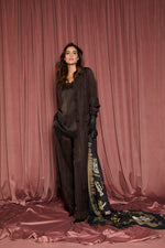 Laden Sie das Bild in den Galerie-Viewer, Langes Satin-Top mit Spitzendetails
