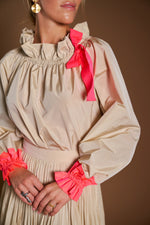 Laden Sie das Bild in den Galerie-Viewer, Taftbluse mit Ballonärmel und Schleife
