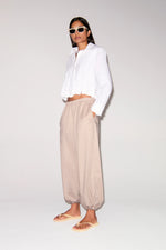 Laden Sie das Bild in den Galerie-Viewer, Ballon-Hose "BUBBLE" in Sand
