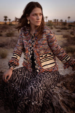 Laden Sie das Bild in den Galerie-Viewer, Tweedjacke mit aufgesetzten Taschen und Fransen
