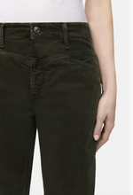 Laden Sie das Bild in den Galerie-Viewer, O-Shape Cordhose &quot;ELIN&quot;

