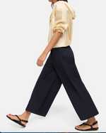 Laden Sie das Bild in den Galerie-Viewer, Wide Leg Hose "CHARLOTTE" in verkürzter Länge.
