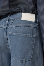 Laden Sie das Bild in den Galerie-Viewer, Jeans "TORI X"

