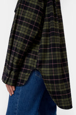 Laden Sie das Bild in den Galerie-Viewer, Kariertes Flanell-Overshirt
