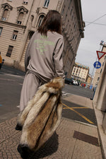Laden Sie das Bild in den Galerie-Viewer, &quot;YETI&quot; Fake Fur Jacke
