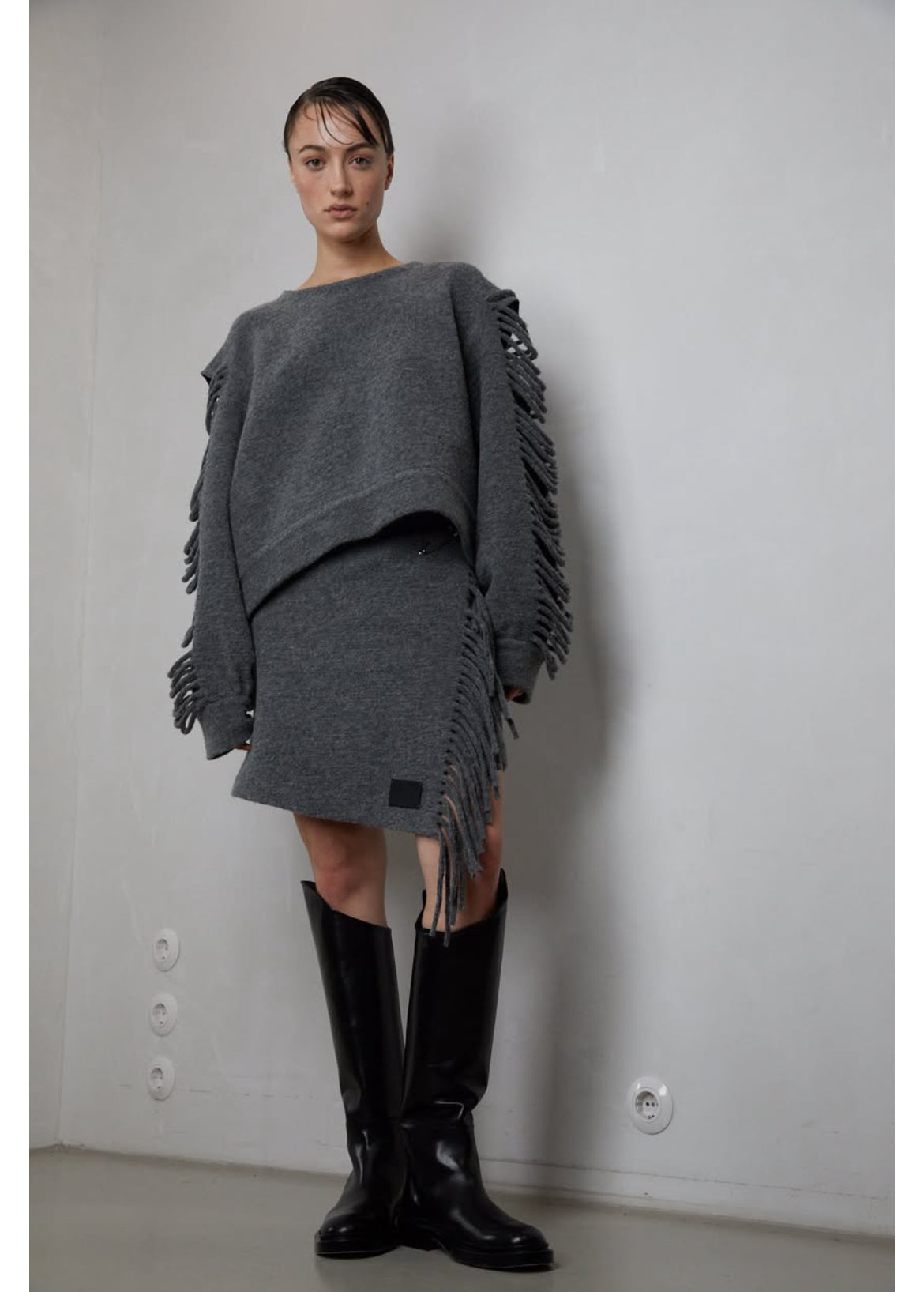 gefranster Wollpullover mit Cut-out-Detail