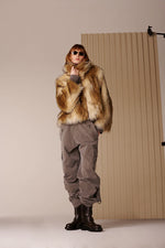 Laden Sie das Bild in den Galerie-Viewer, &quot;YETI&quot; Fake Fur Jacke

