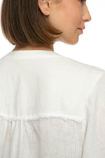 Laden Sie das Bild in den Galerie-Viewer, Leinenbluse mit Fransen
