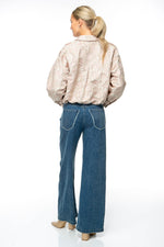 Laden Sie das Bild in den Galerie-Viewer, Jacquard Rosé Blouson
