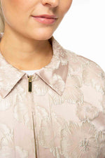 Laden Sie das Bild in den Galerie-Viewer, Jacquard Rosé Blouson
