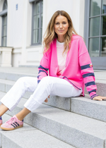 Laden Sie das Bild in den Galerie-Viewer, Strickjacke "DELTA"
