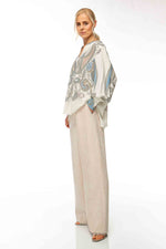 Laden Sie das Bild in den Galerie-Viewer, Seidenbluse "CRYSTAL PAISLEY"
