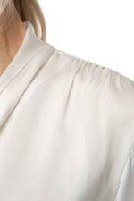 Laden Sie das Bild in den Galerie-Viewer, Schluppenbluse "SOLID SILK"
